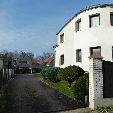 Penzion Ubytovani U Parku S Parkovistem Česká Lípa Exterior foto