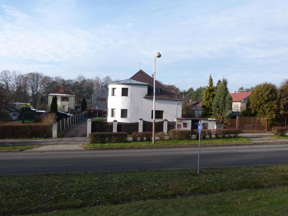 Penzion Ubytovani U Parku S Parkovistem Česká Lípa Exterior foto