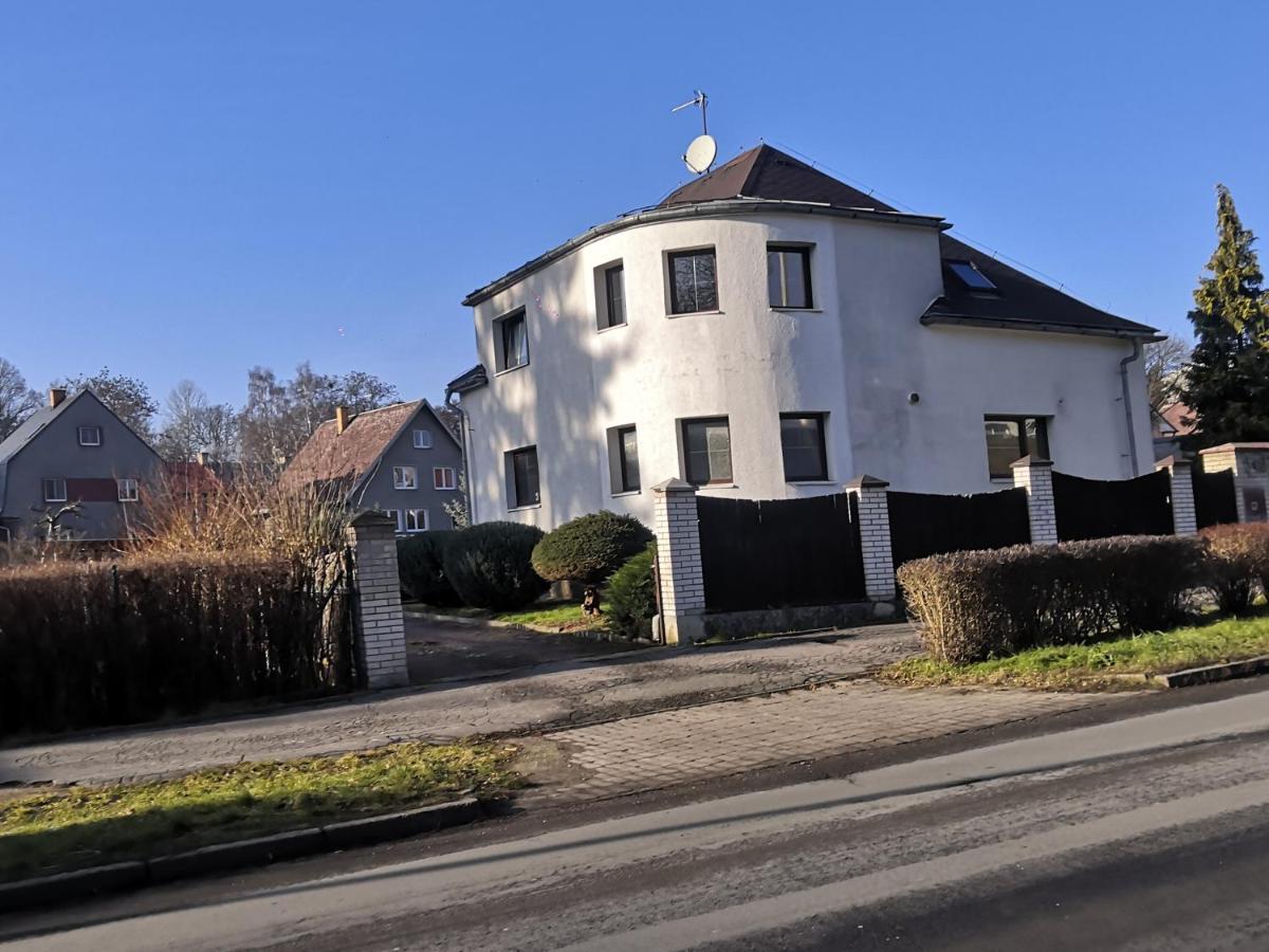 Penzion Ubytovani U Parku S Parkovistem Česká Lípa Exterior foto